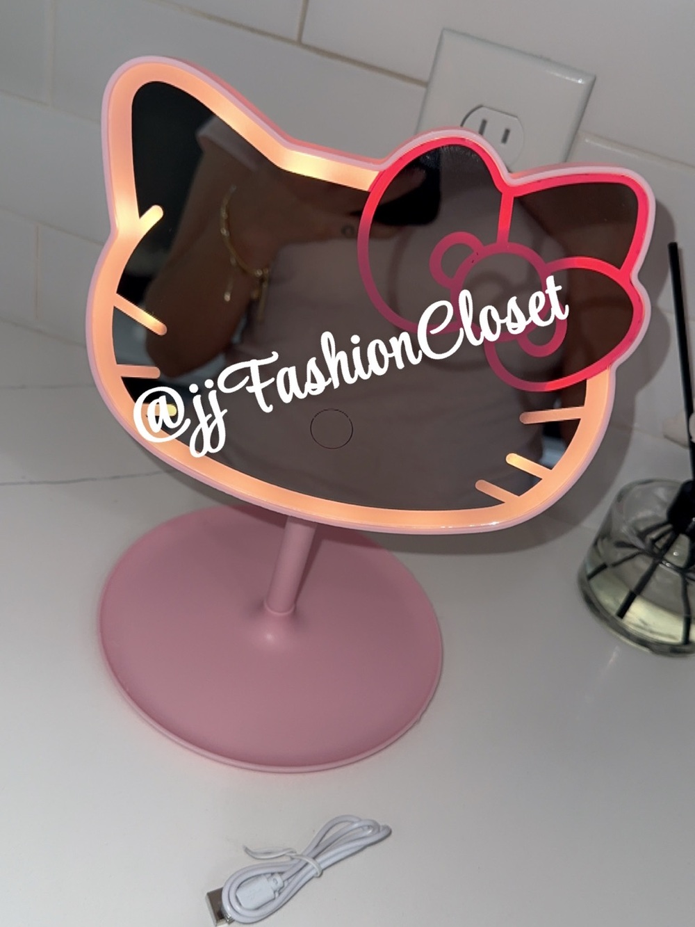 Hello Kitty Style LED Vanity Mirror - Picture 4 of 7
